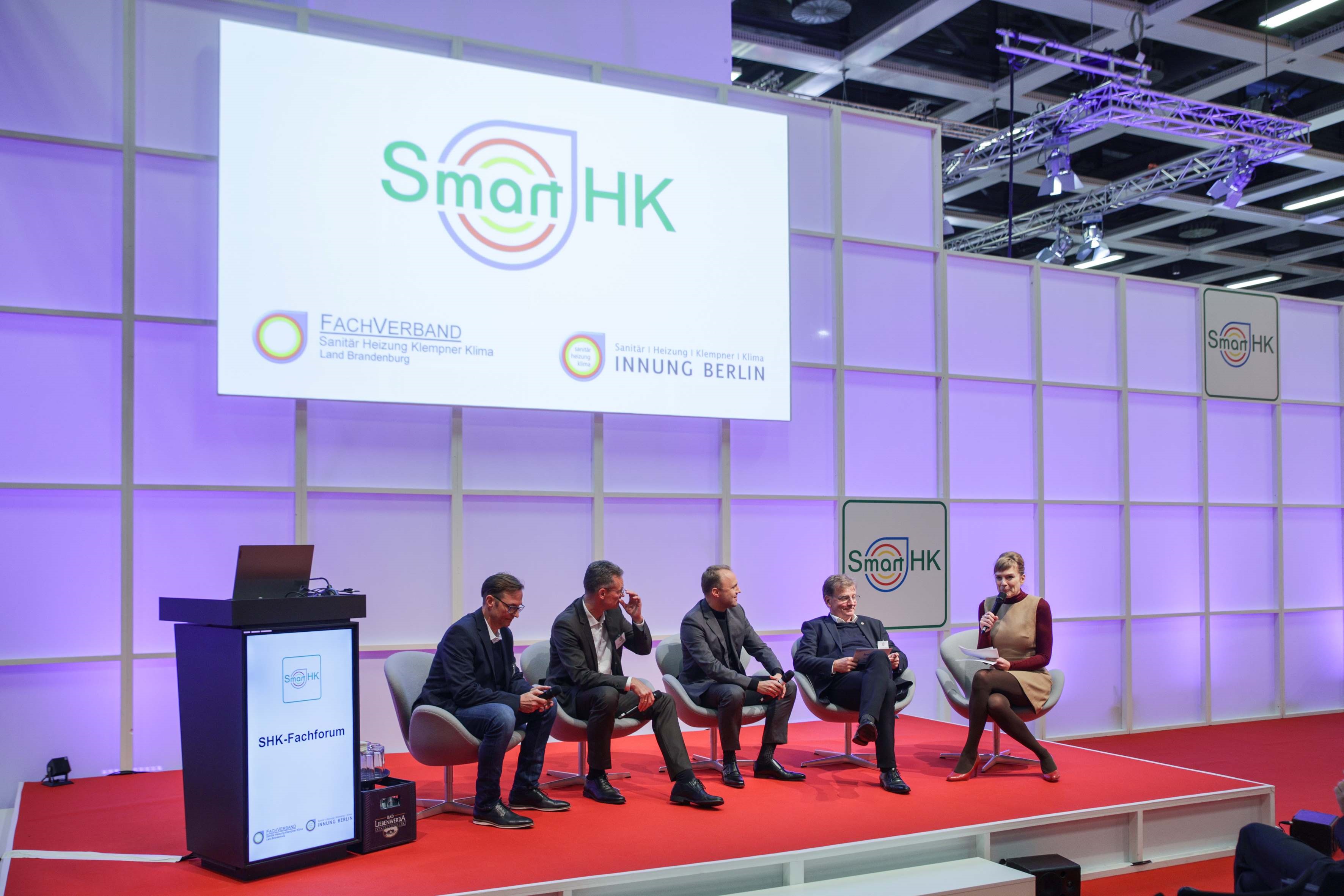 Von Wärmepumpe über Fachkräftesicherung bis zur Brennstoffzelle: Im Forum SmartHK bekamen die wichtigen Themen der SHK-Branche eine Bühne. 