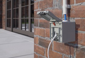 Abschließbare IP44-Anschlussdose im Auf- und Unterputzgehäuse